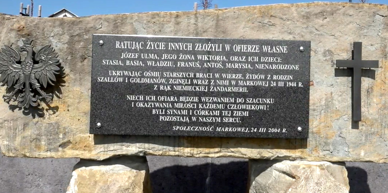 tablica upamiętniająca polską rodzinę ratującą żydów, rodzinę Ulmów z Markowej